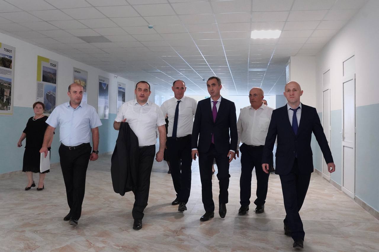 Глава Минимущества осмотрел новую школу в селе Герга